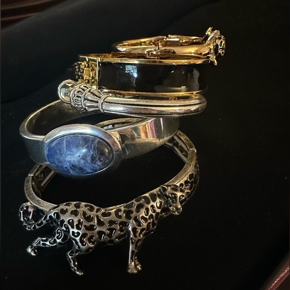 Diamot Leopard Golden Hinged Bangle Bracelet - Picture 5 of 9